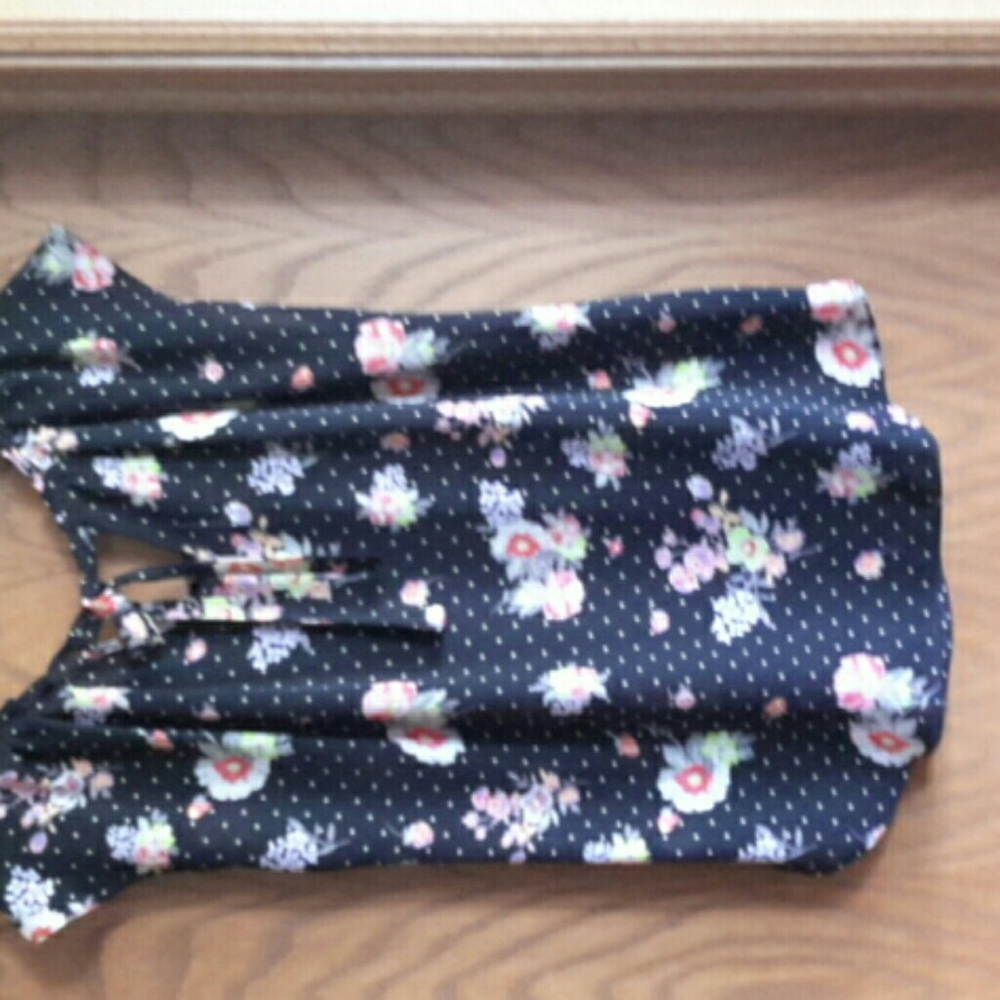 T-shirt - Picture 2 of 2